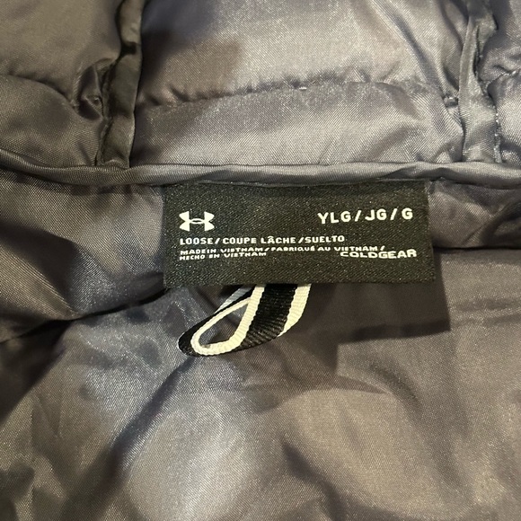 Under Armour Puffer Coat • Metallic Silver • Kids’ Large - Picture 4 of 6